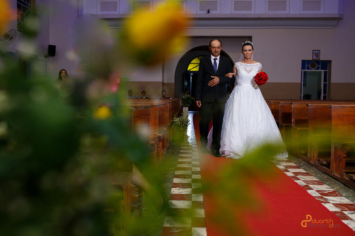 entrada da noiva do casamento em capelinha