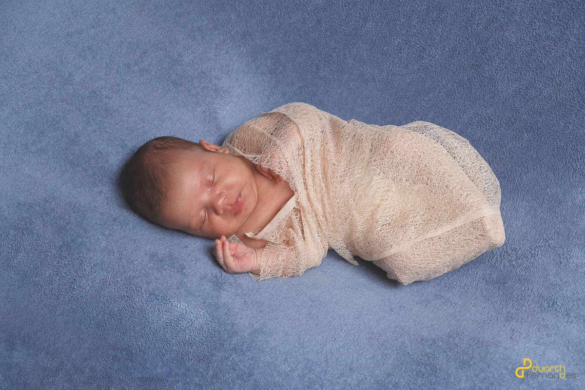 Elias no casulinho dormindo