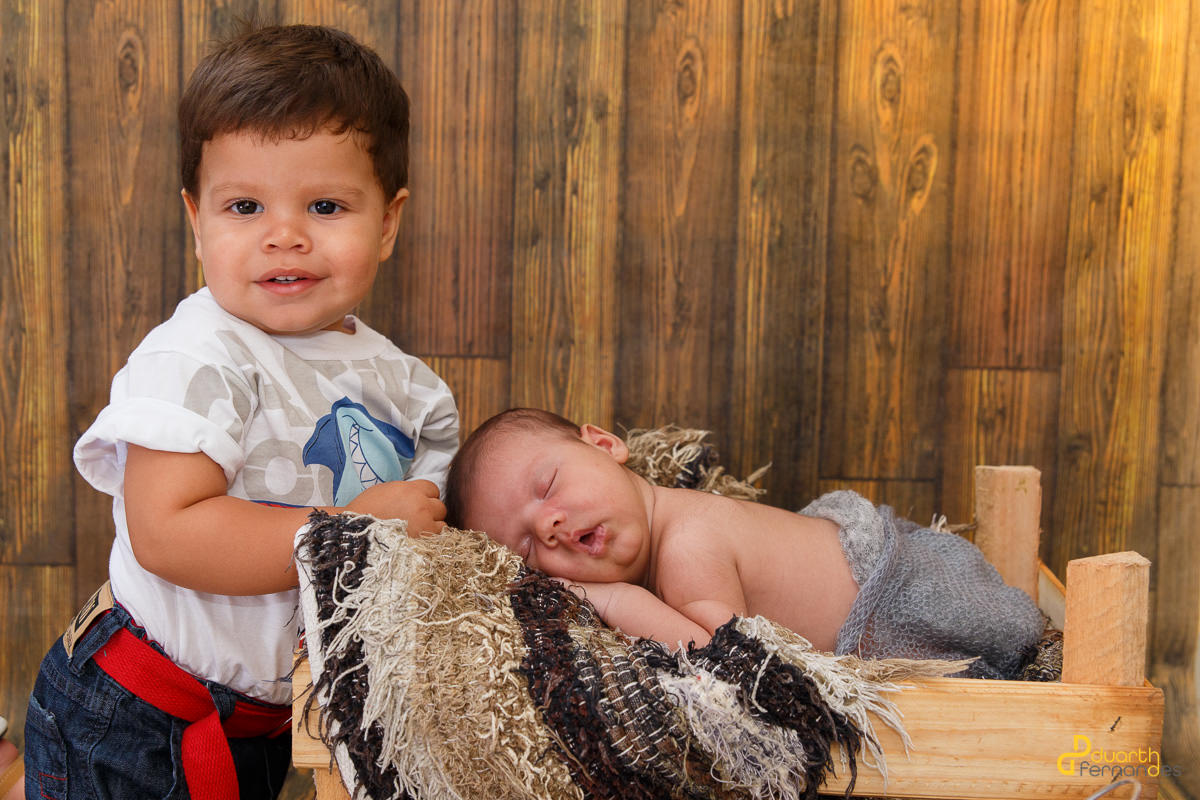 Fotografado com seu irmão