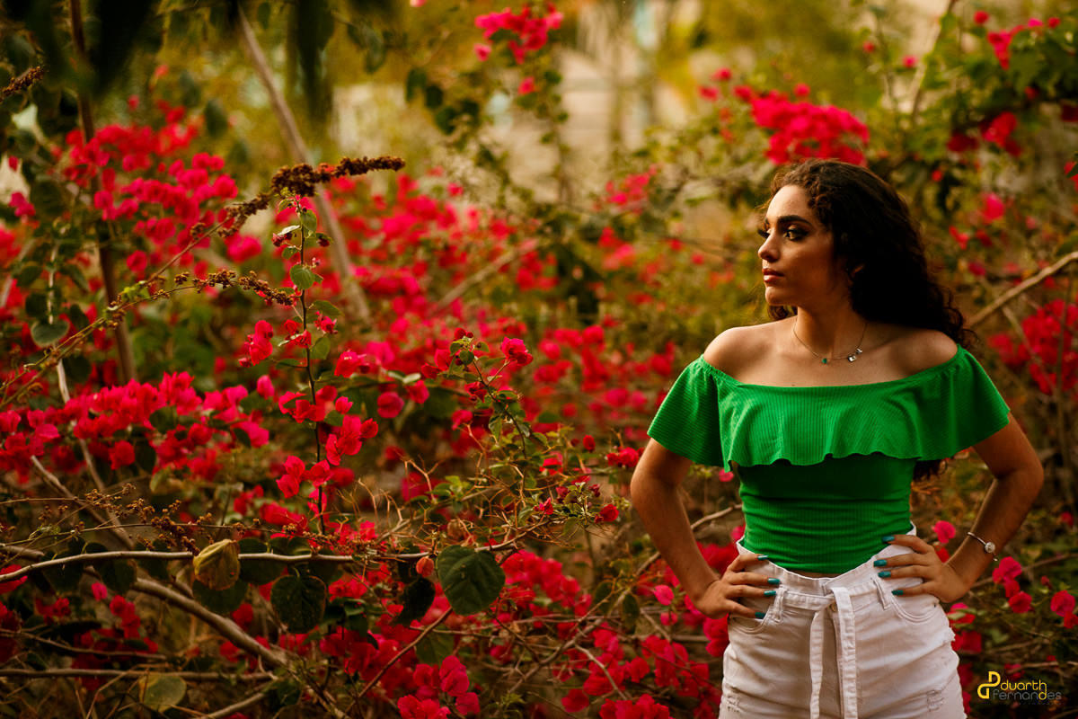 Foto de debutante com fundo em flores