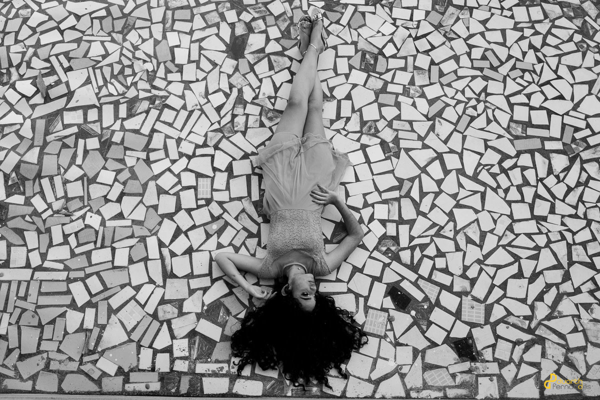 Foto de debutante deitada