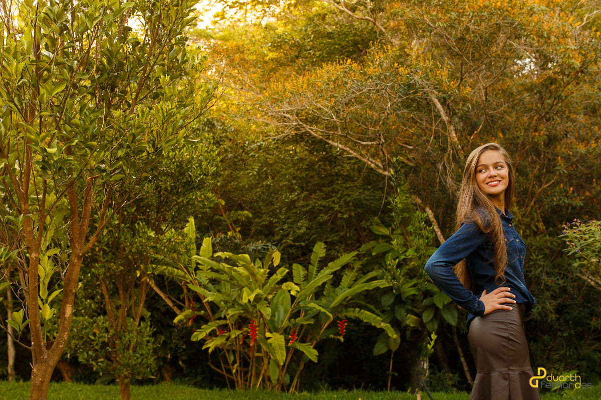 Elizama com mao na cintura