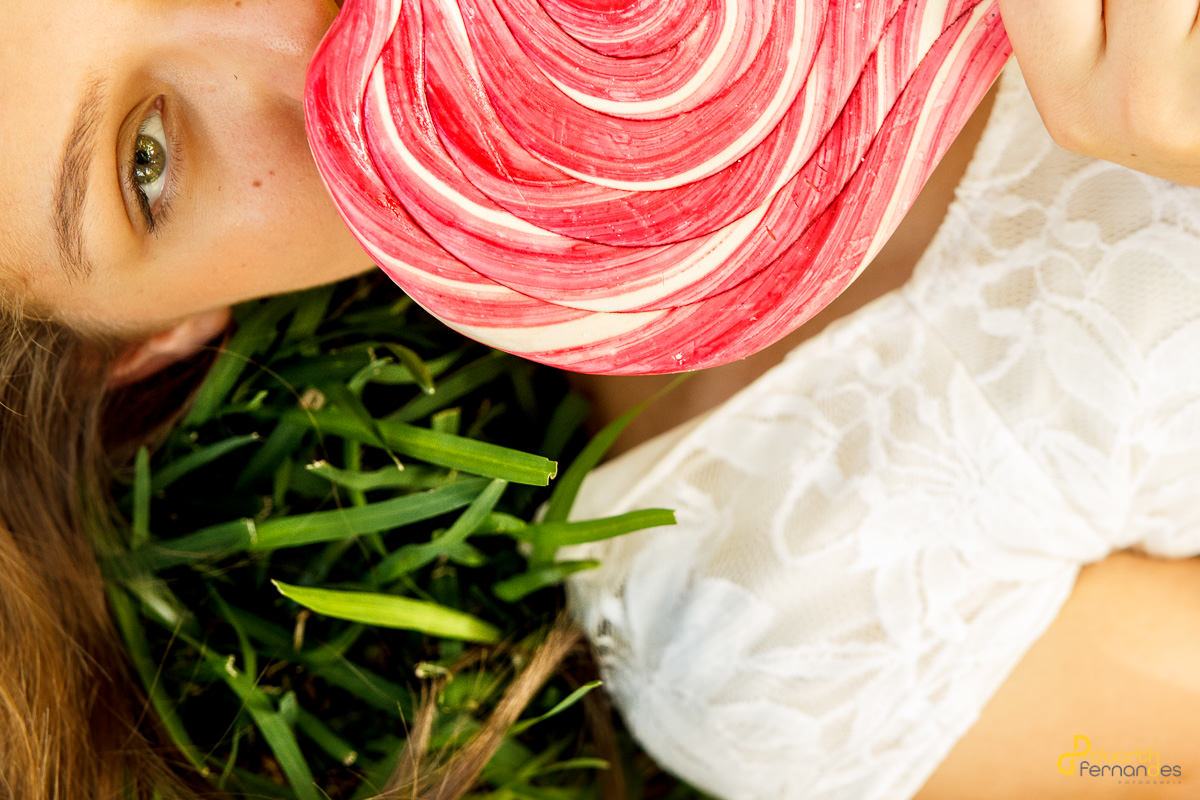 Elizama metade com pirulito