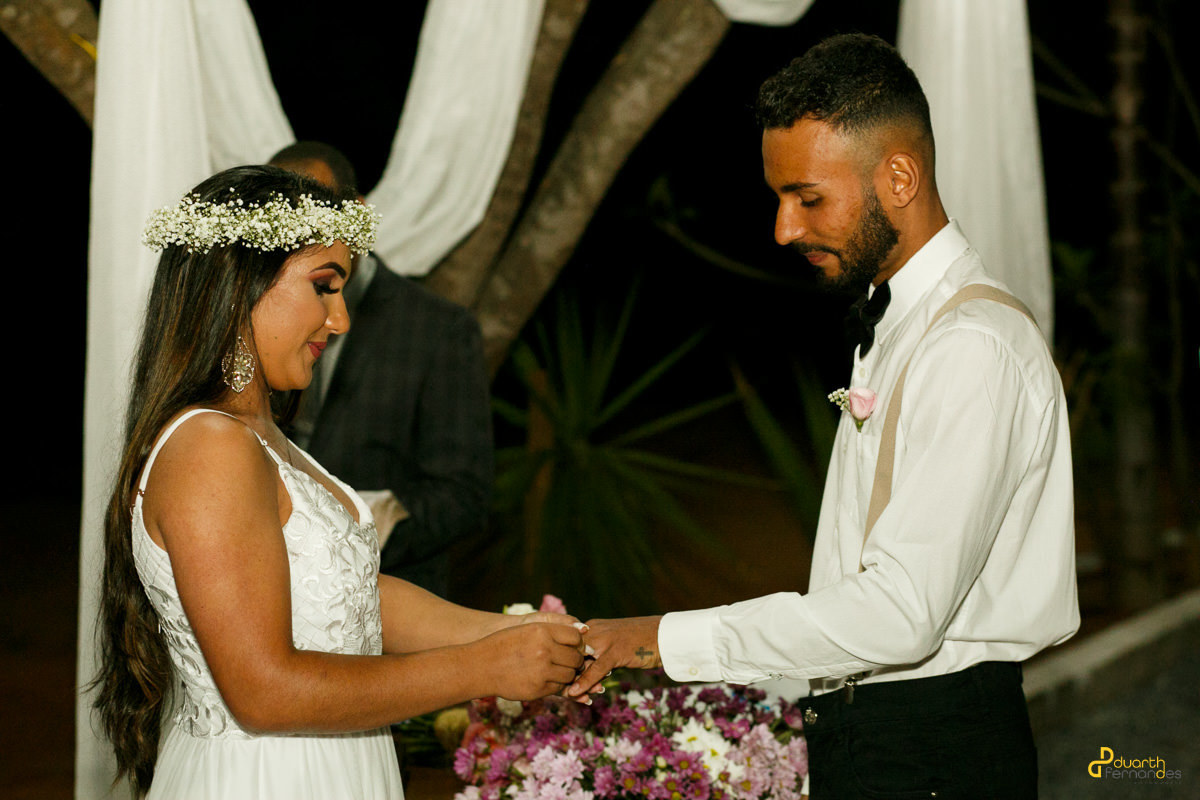 Foto de Noivos em Cerimonia de Casamento Civil