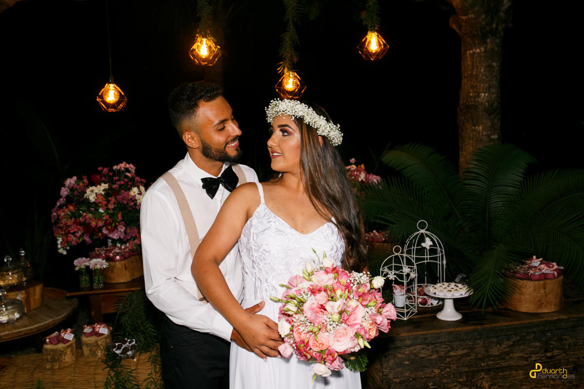 Foto de noivos em casamento em Turmalina MG