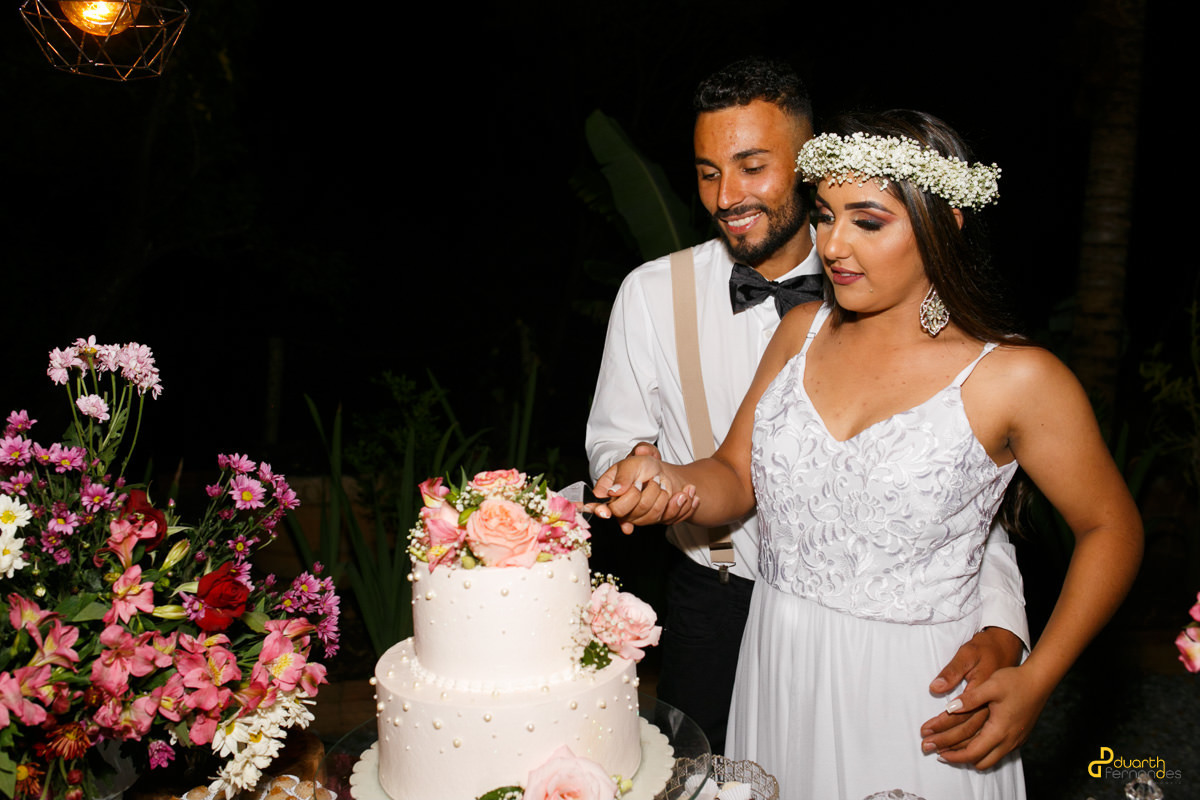 Foto de Noivos em Cerimonia de Casamento Civil