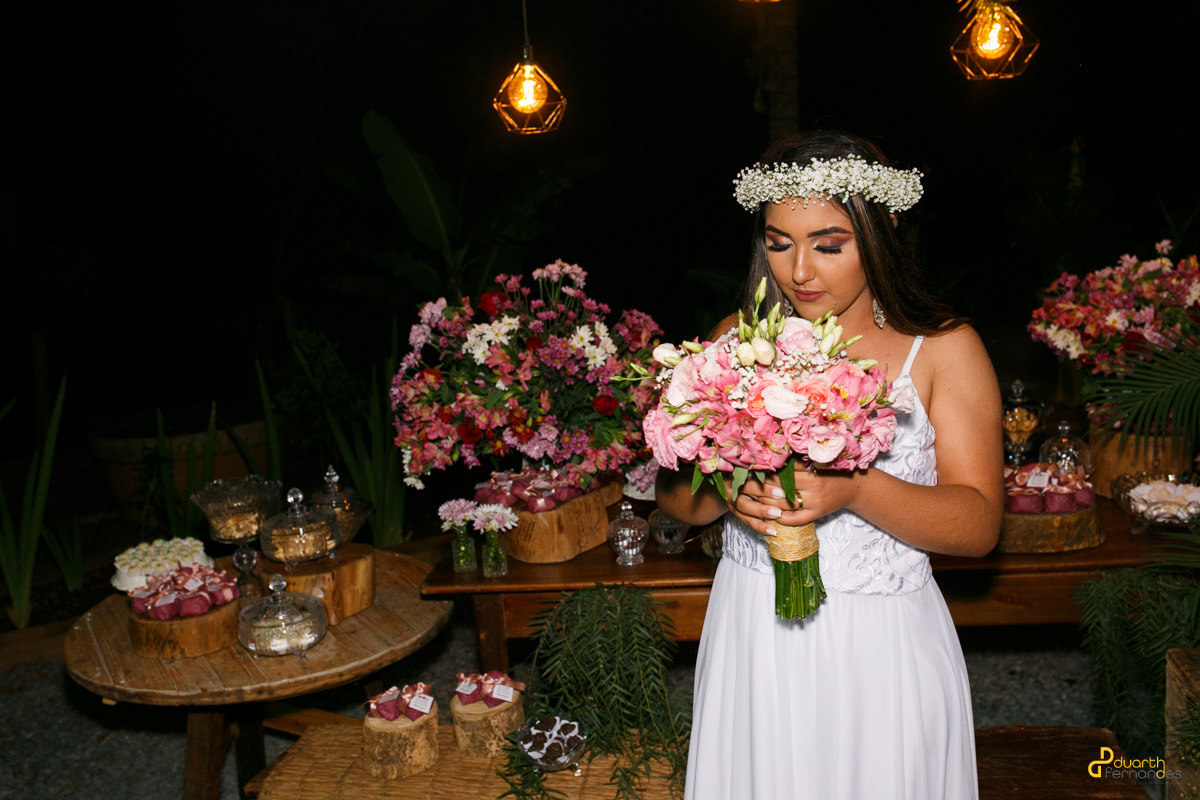 Foto de Noivos em Cerimonia de Casamento Civil
