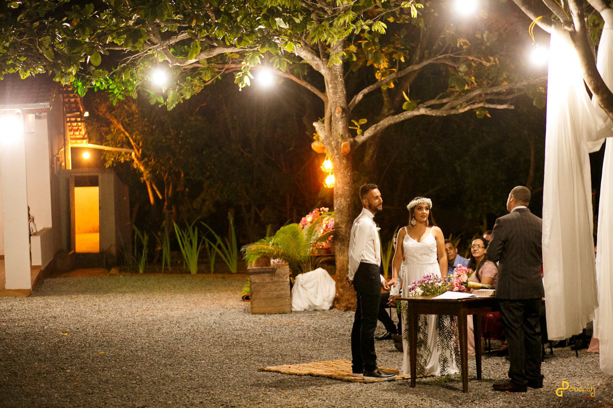Foto de noivos em cerimônia de casamento