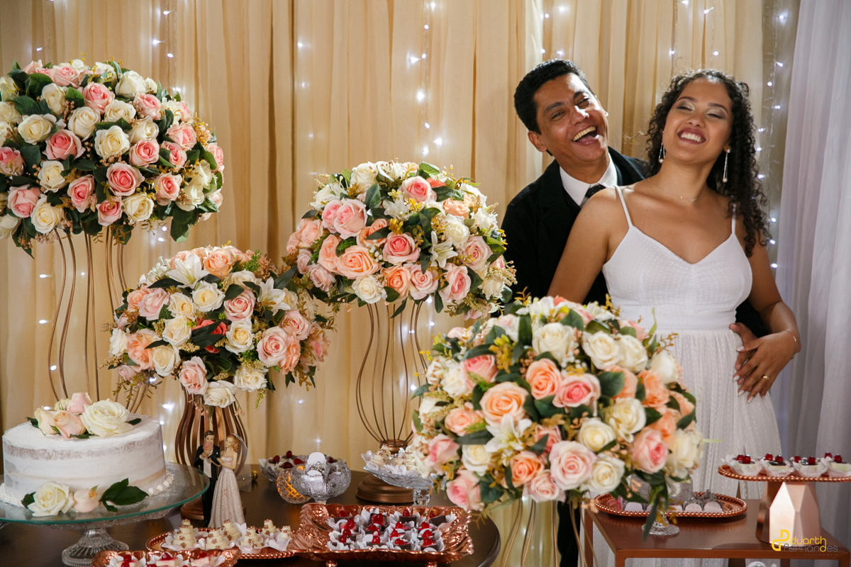 Noivos felizes na festa de casamento em Acauã 