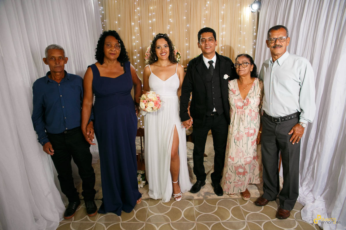 Noivos com os pais em Acauã, Leme do Prado - MG