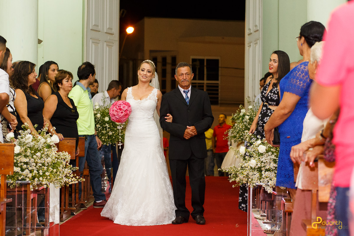 entrada da noiva na igreja