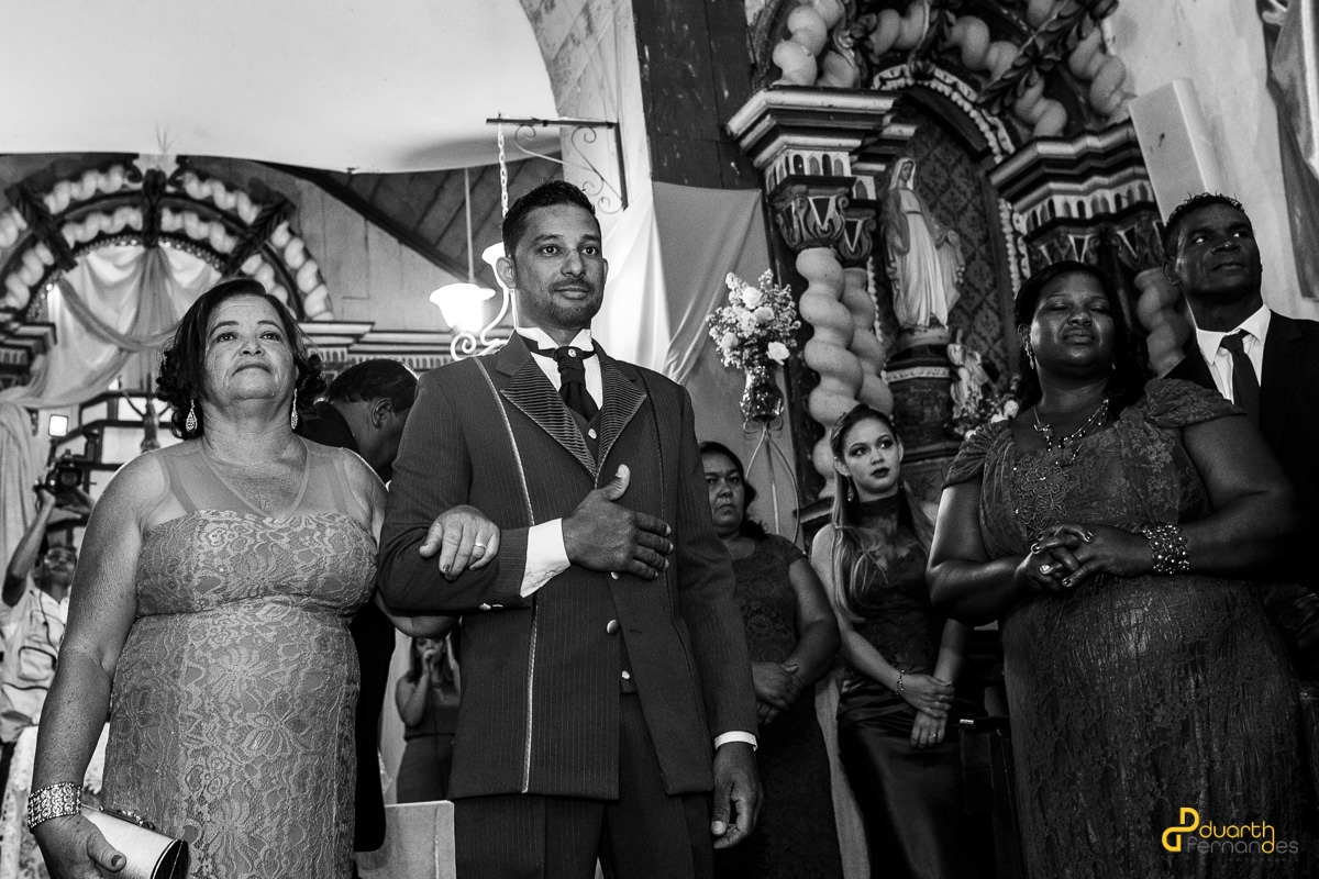 Noivo aguardando noiva