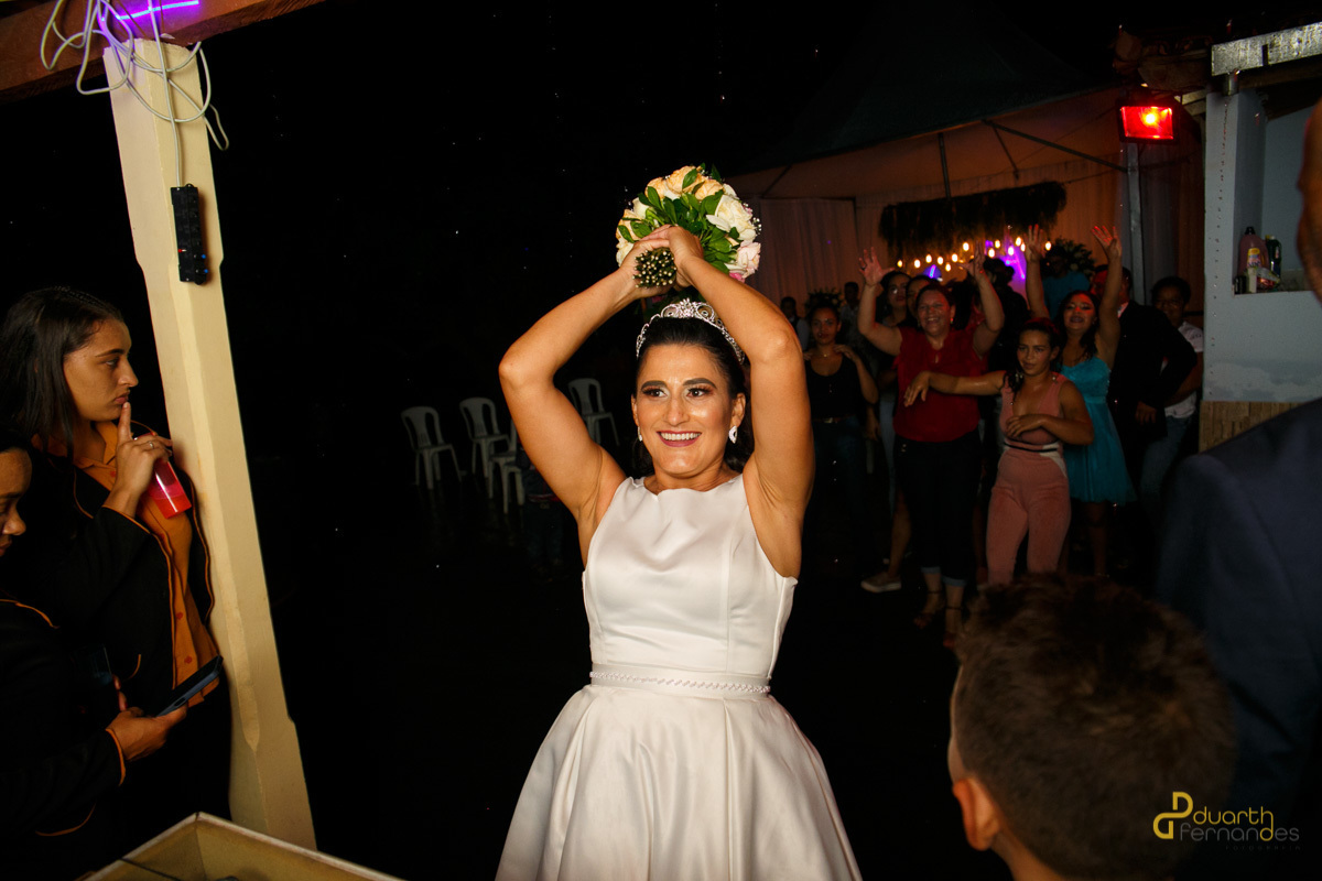 Fotografia e filmagem para casamento em Capelinha. Álbuns para casamento, Álbuns Digitais, Sessões pós-casamento, Ensaios pré-casamento, Slideshow.