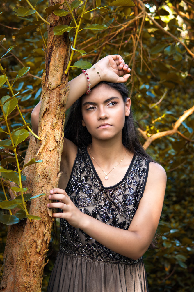 Adolescente na árvore