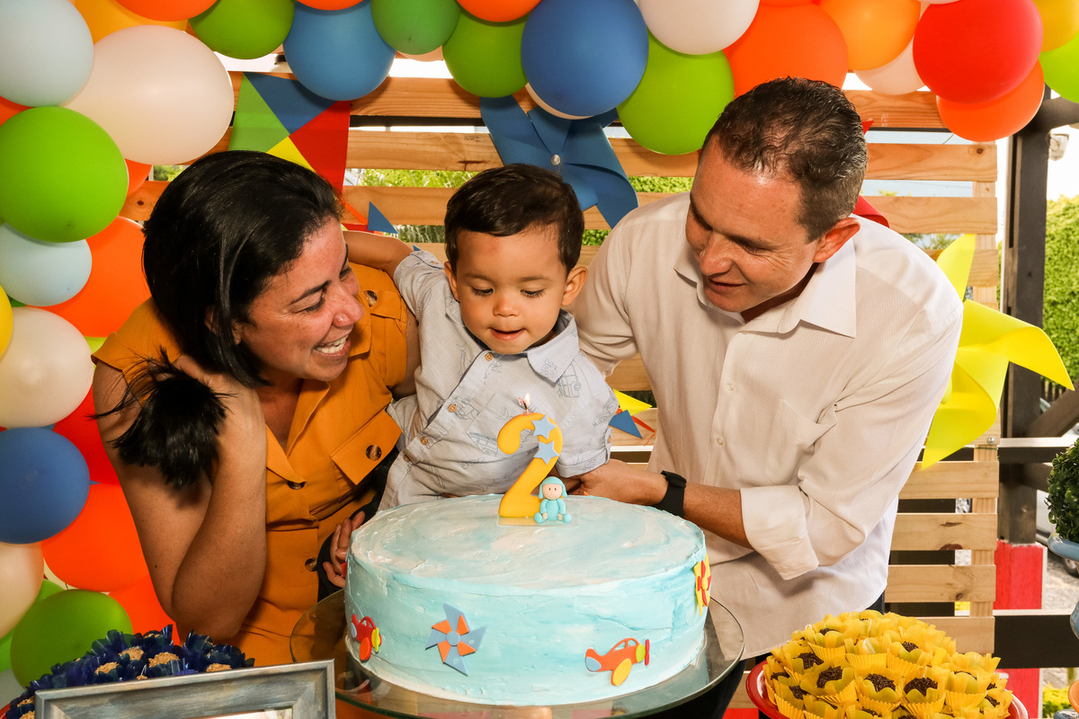 Pietro soprando a velinha