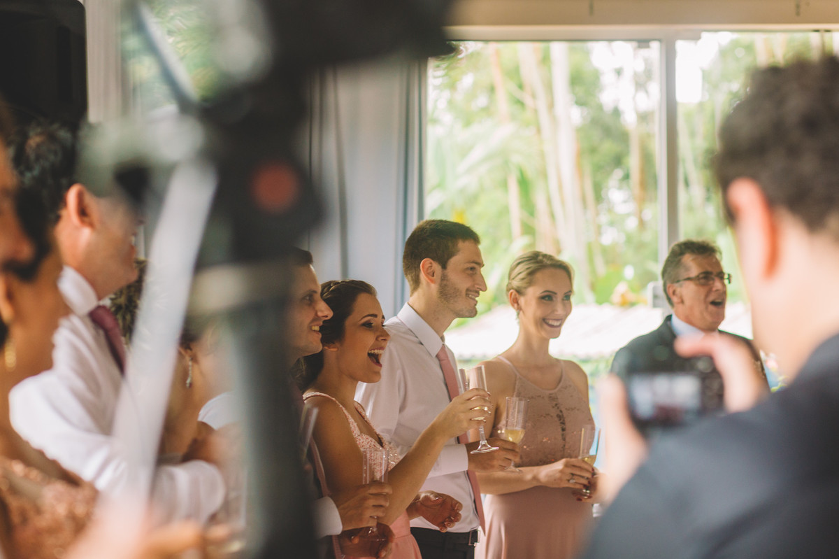 Convidados do casamento super felizes