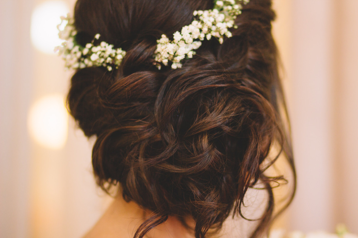 Penteado com detalhes do cabelo