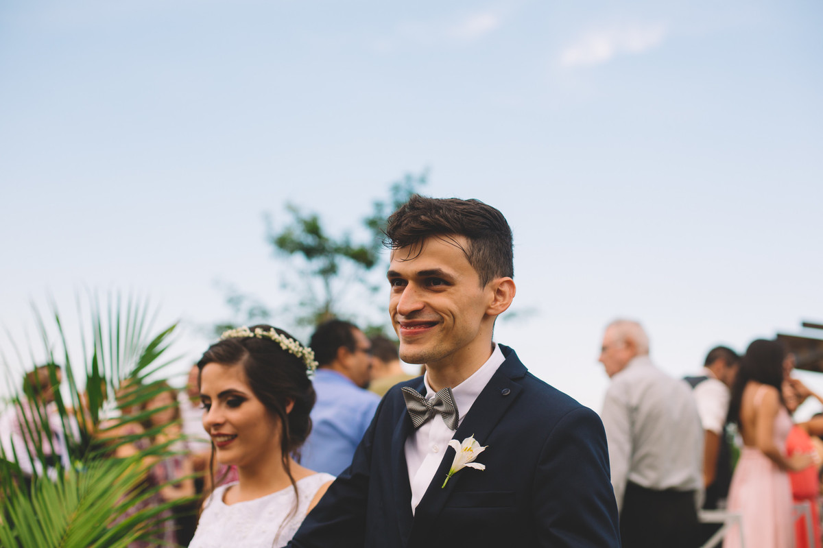 Saída dos noivos felizes