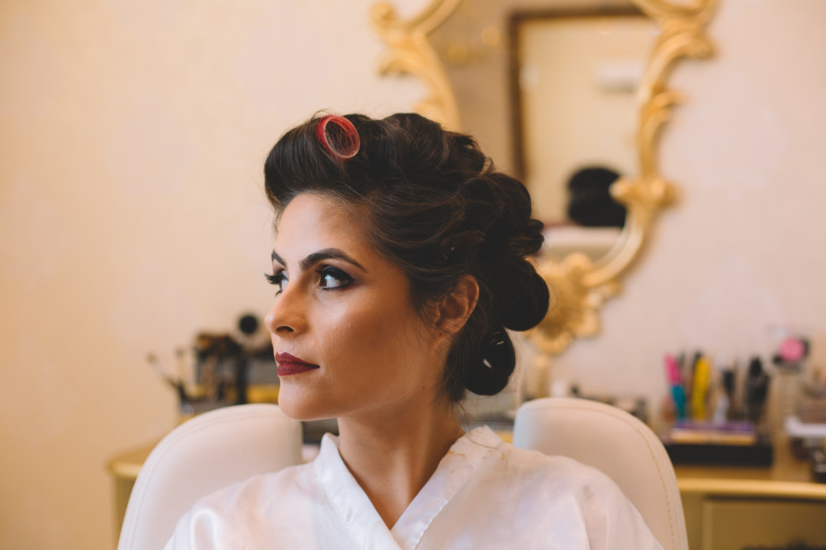 Noiva de bobs no cabelo