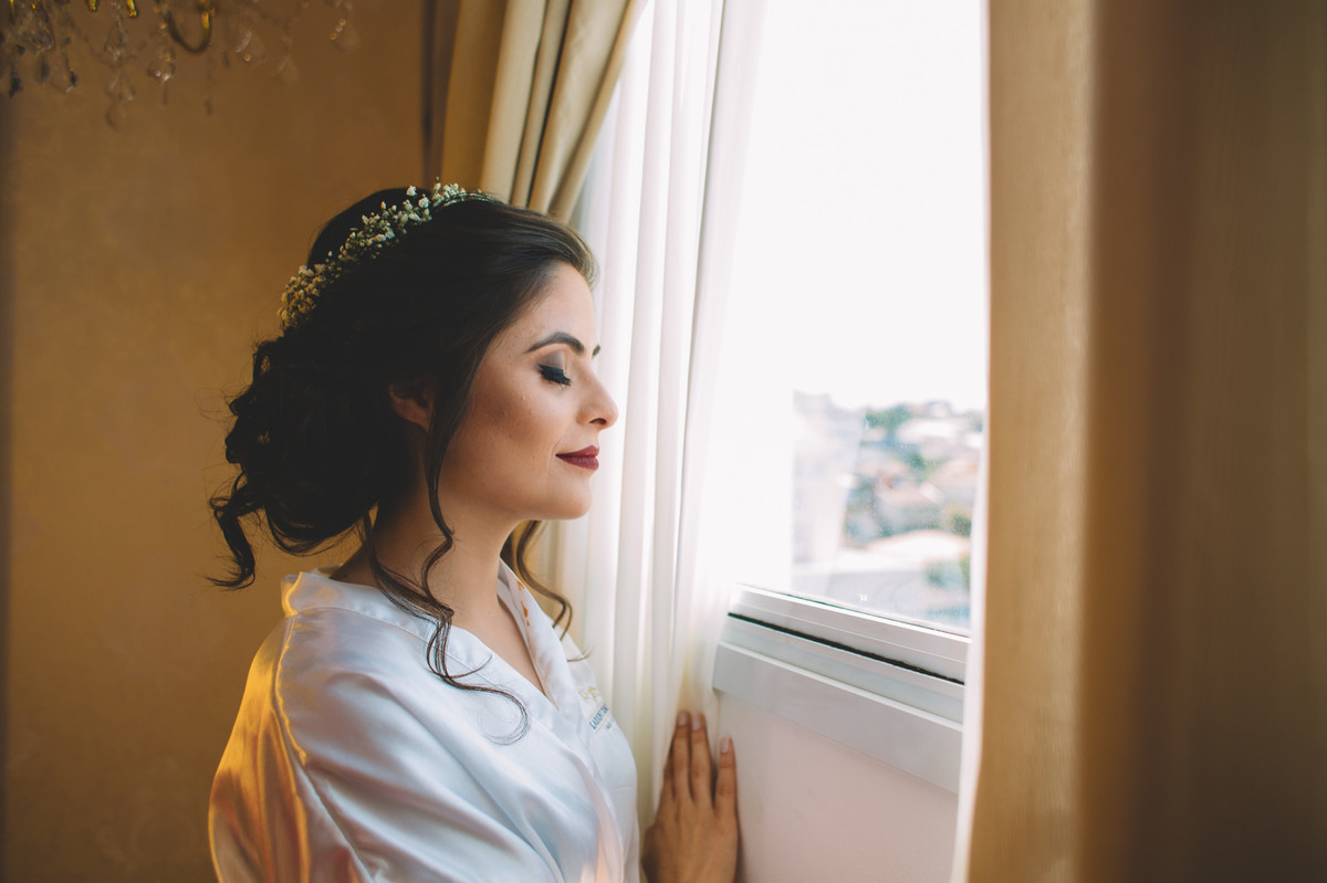 Noiva bonita e feliz