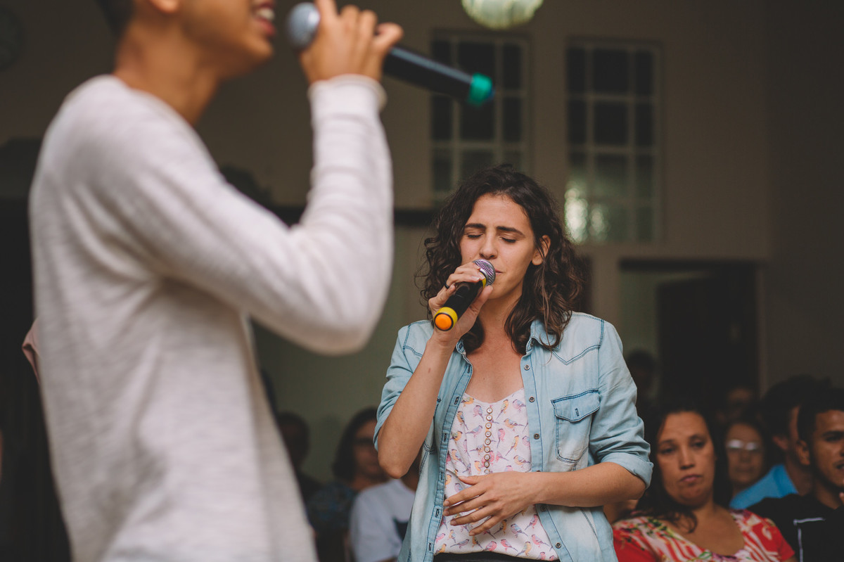 Cantores com microfone sem fio