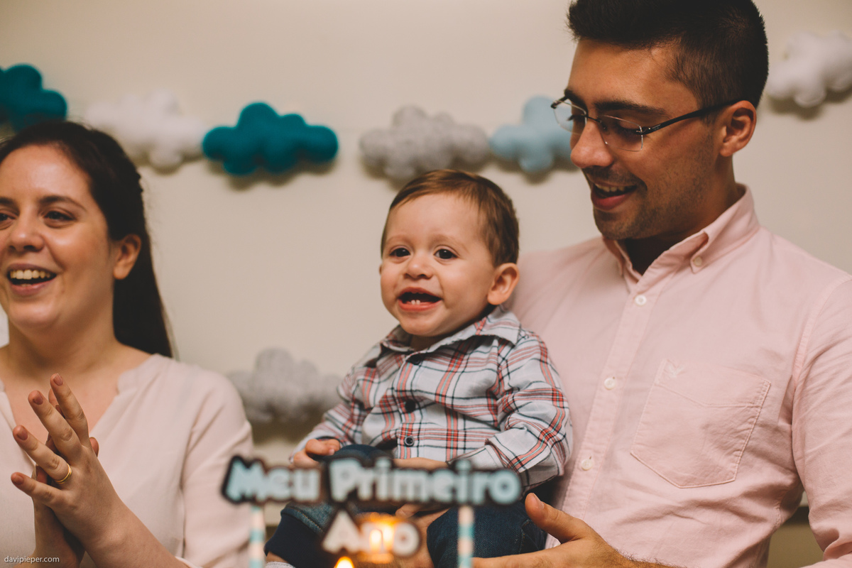 felizes cantando parabéns