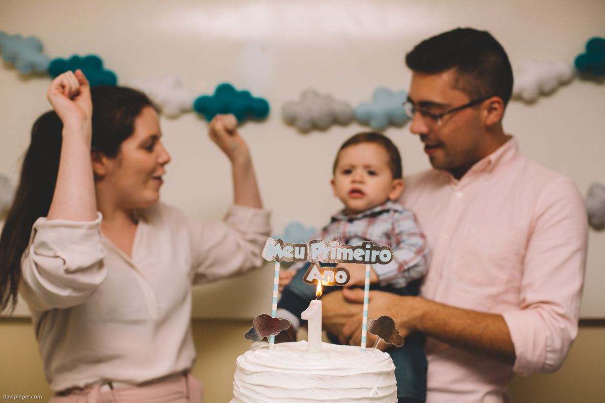 foto espontânea do parabéns de 1 ano