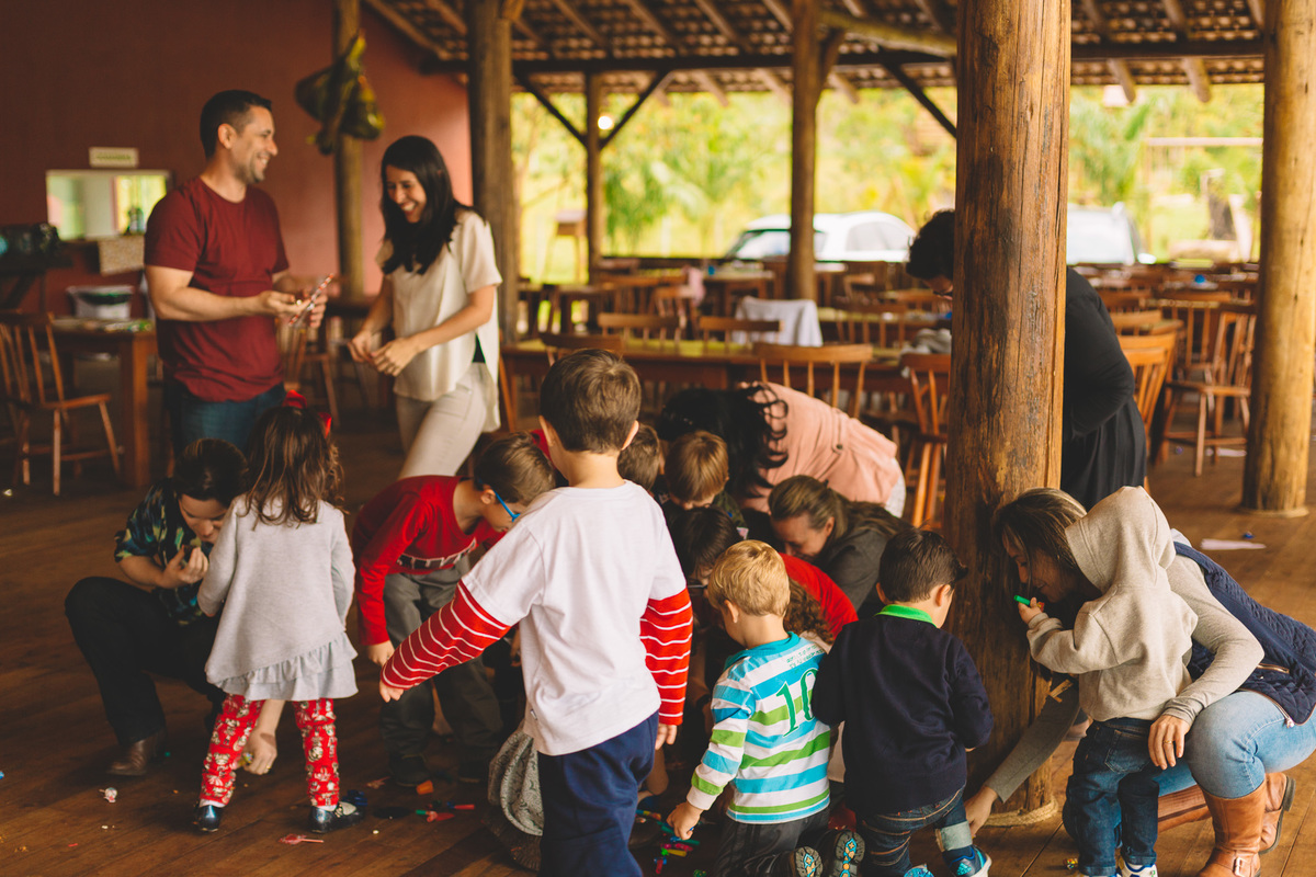 depois de estourar o balão cheio de balas