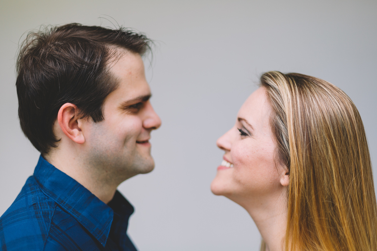 Homem e mulher sorrindo