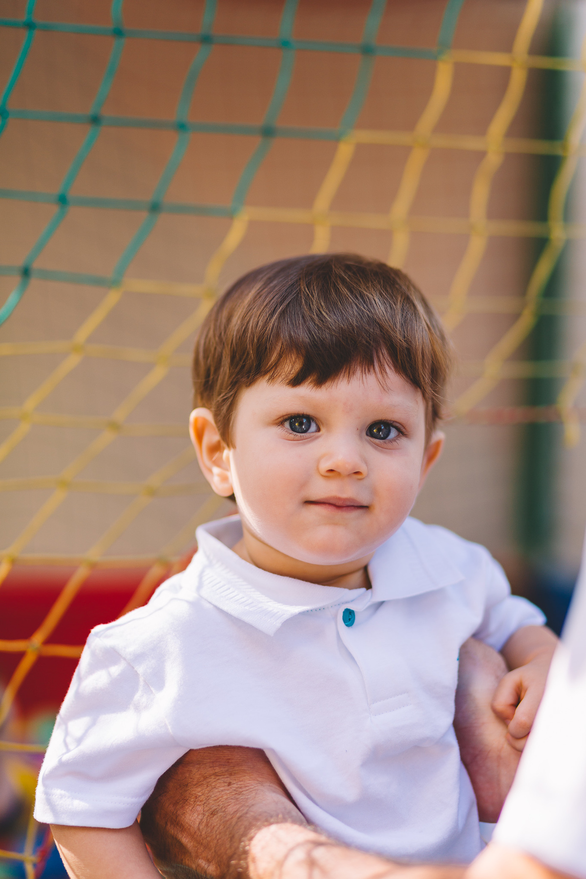 Criança linda de olhos azuis