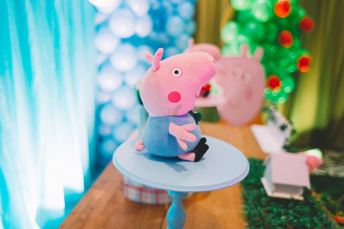 Mesa com decoração de.aniversário infantil