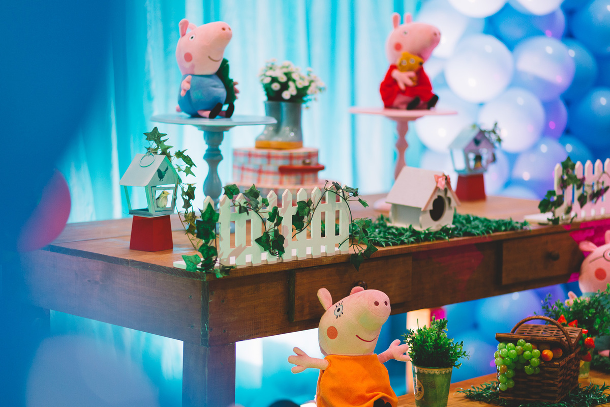 Festa com decoração da Peppa Pig
