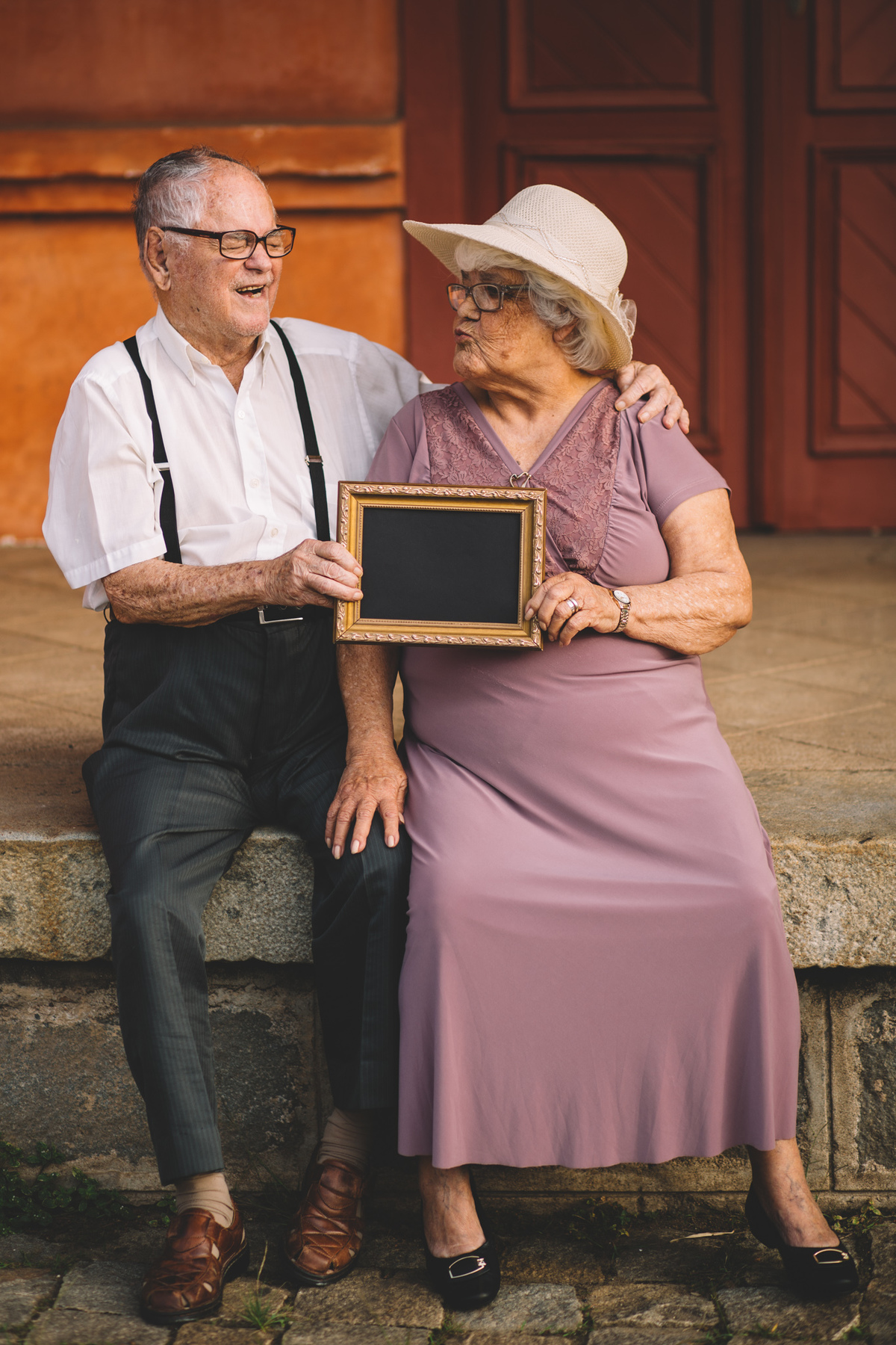 Foto engraçada do ensaio fotográfico de bodas de vinho