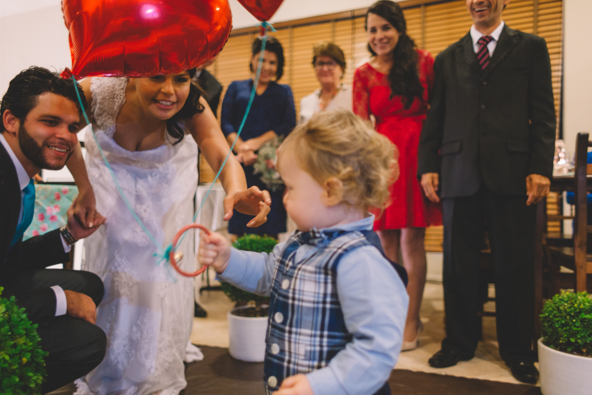 Daminho entregando as alianças