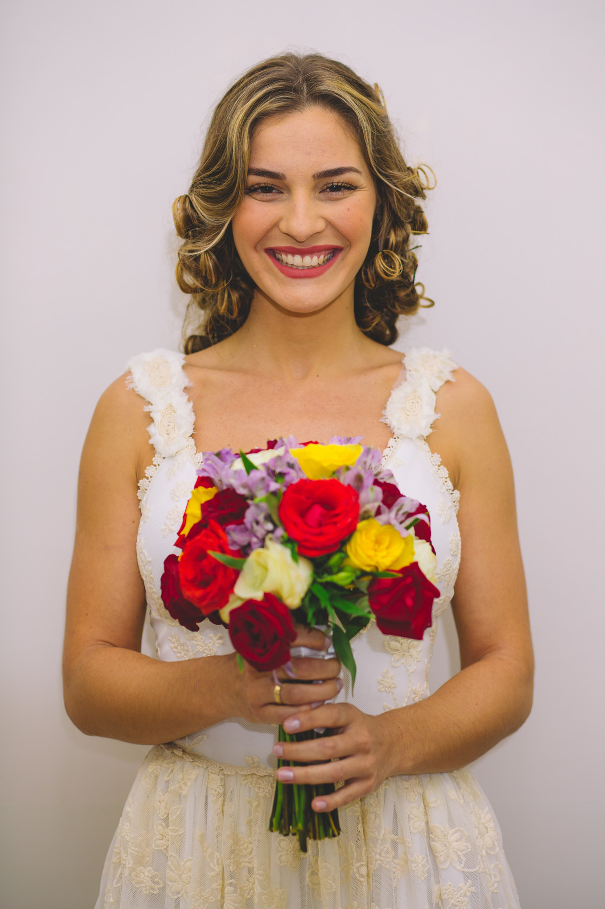 Noiva segurando o buquê