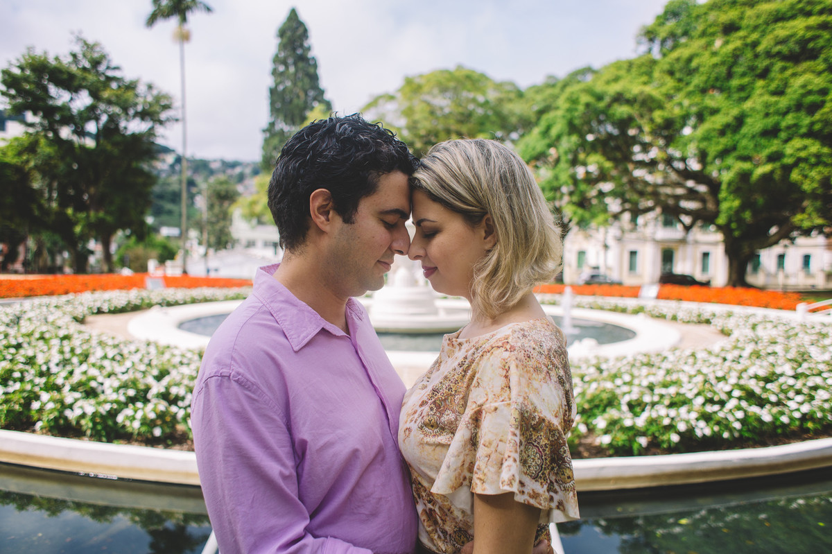 Apaixonados de rosto colado