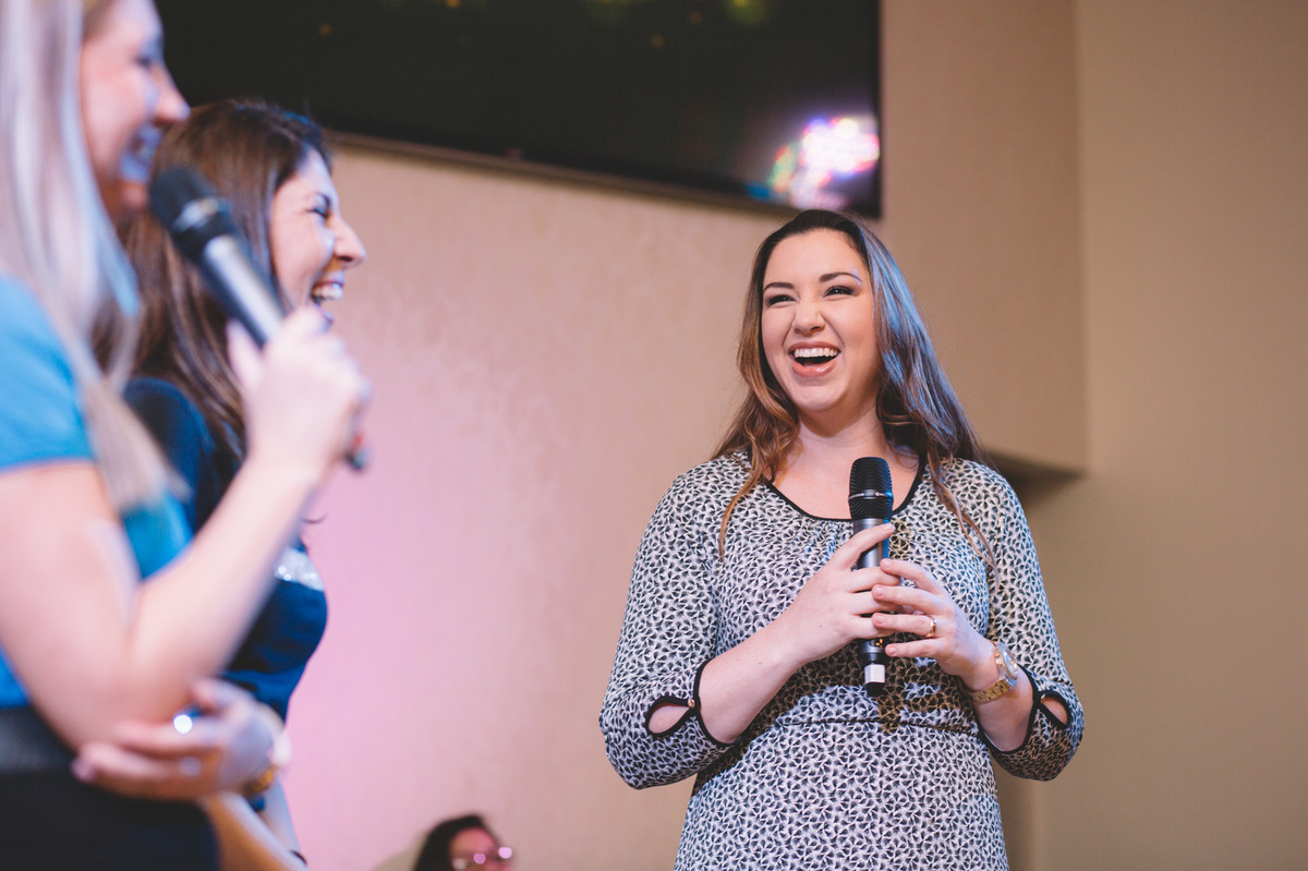 Gargalhando com a convidada musical