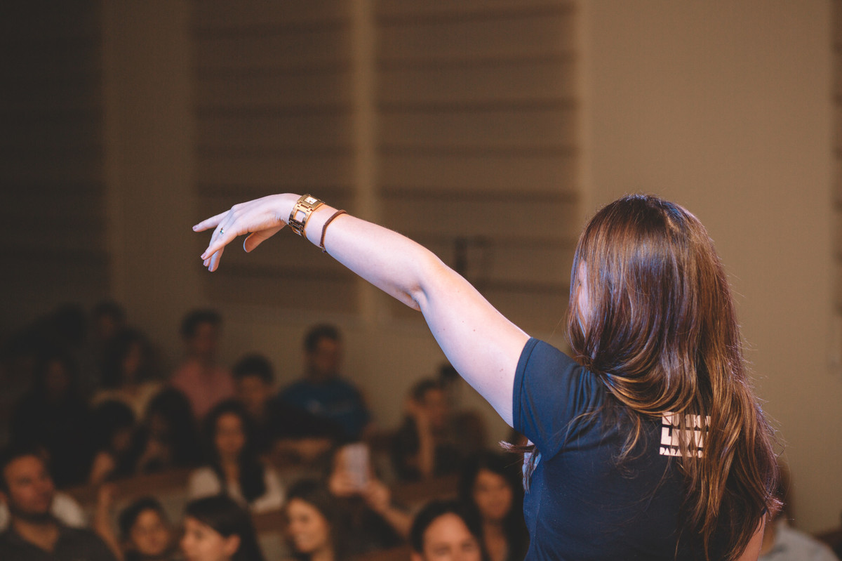 Apontando para a platéia