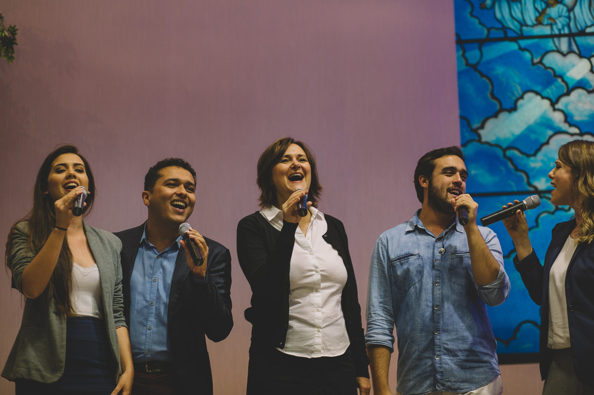 Cantores alegres e felizes