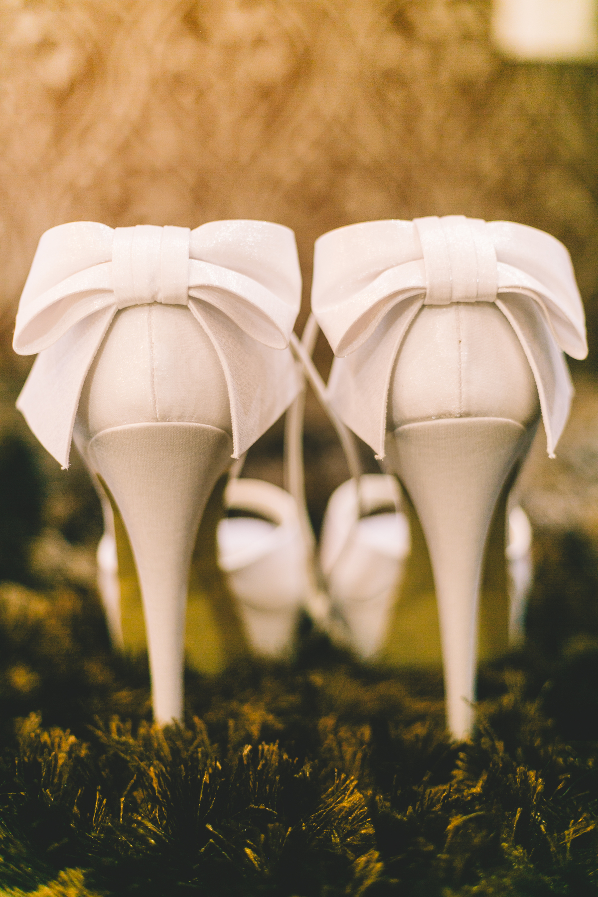 Sapato com laço atrás