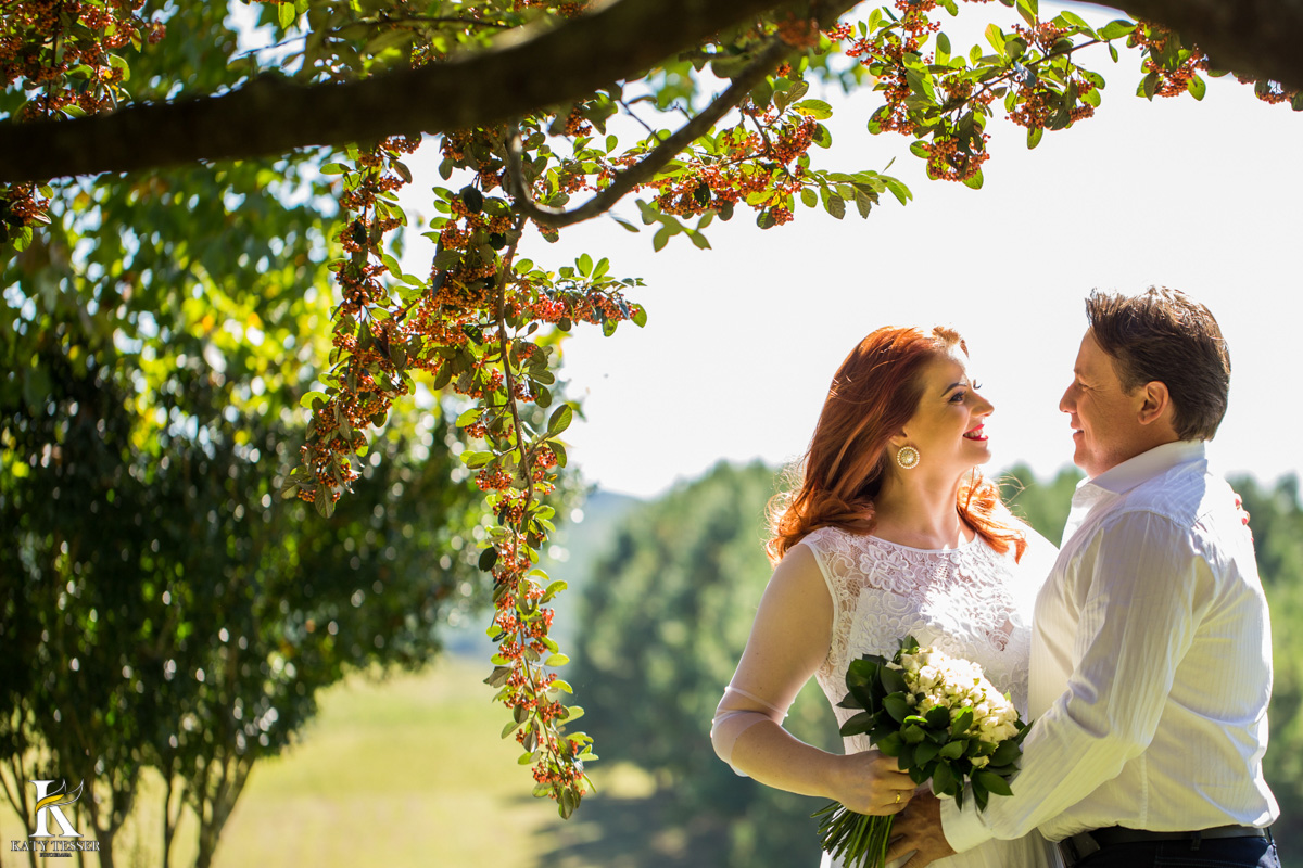 Ensaio pré casamento do casal Ilenir e Alexsandro na vinícola Vilagio Grando em Santa Catarina pela fotógrafa Katy Tesser