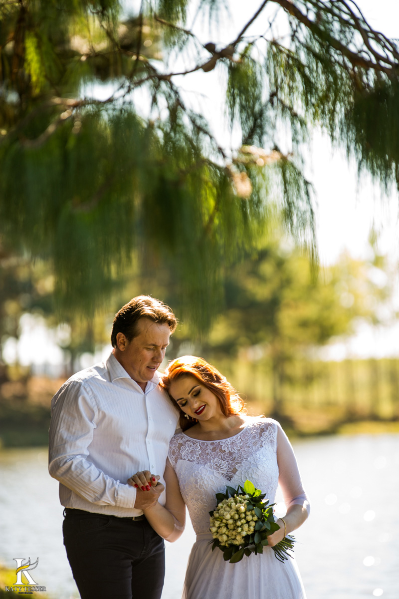 Ensaio pré casamento do casal Ilenir e Alexsandro na vinícola Vilagio Grando em Santa Catarina pela fotógrafa Katy Tesser