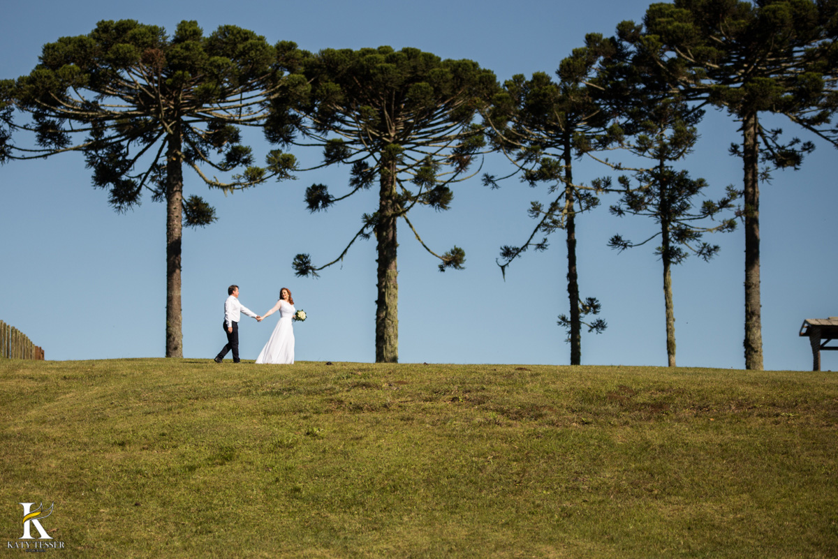 Ensaio pré casamento do casal Ilenir e Alexsandro na vinícola Vilagio Grando em Santa Catarina pela fotógrafa Katy Tesser