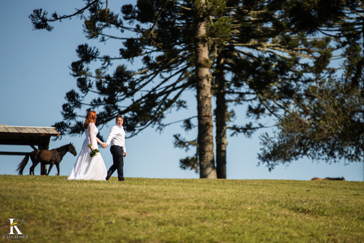 Ensaio pré casamento do casal Ilenir e Alexsandro na vinícola Vilagio Grando em Santa Catarina pela fotógrafa Katy Tesser