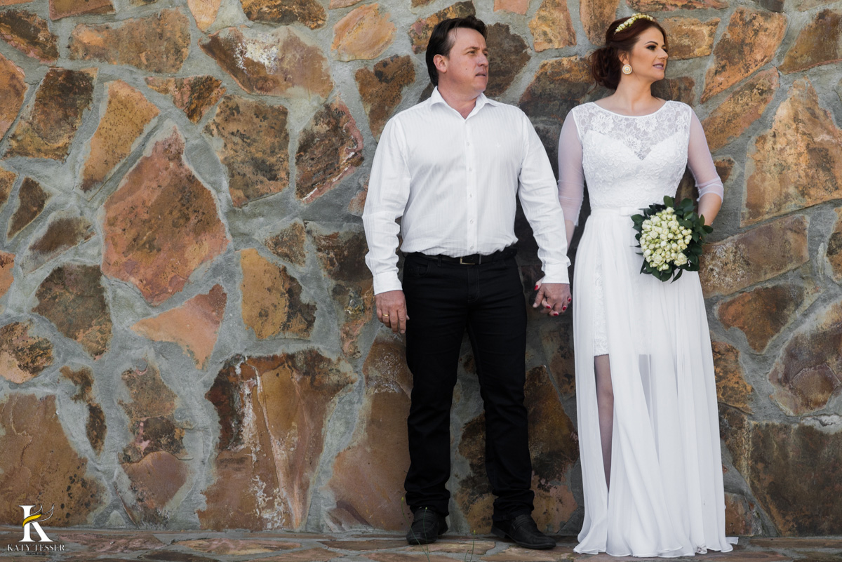 Ensaio pré casamento do casal Ilenir e Alexsandro na vinícola Vilagio Grando em Santa Catarina pela fotógrafa Katy Tesser