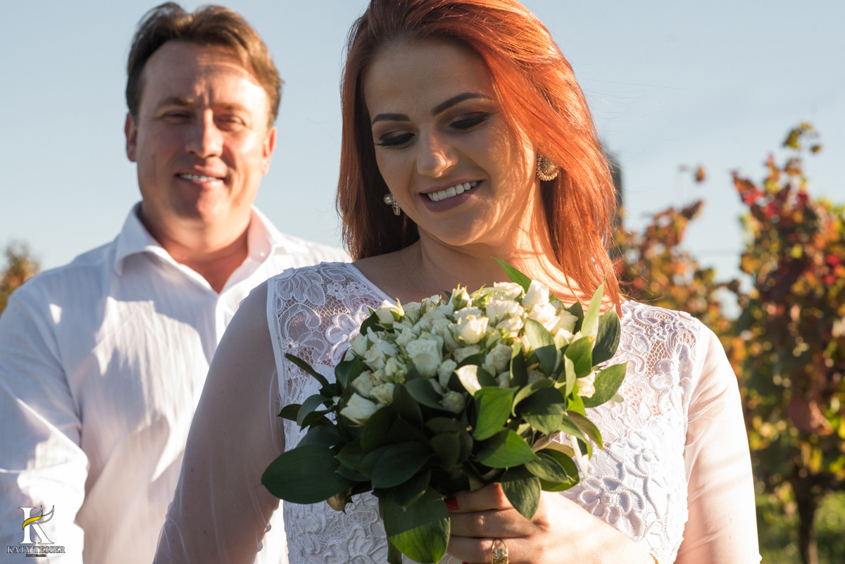 Ensaio pré casamento do casal Ilenir e Alexsandro na vinícola Vilagio Grando em Santa Catarina pela fotógrafa Katy Tesser