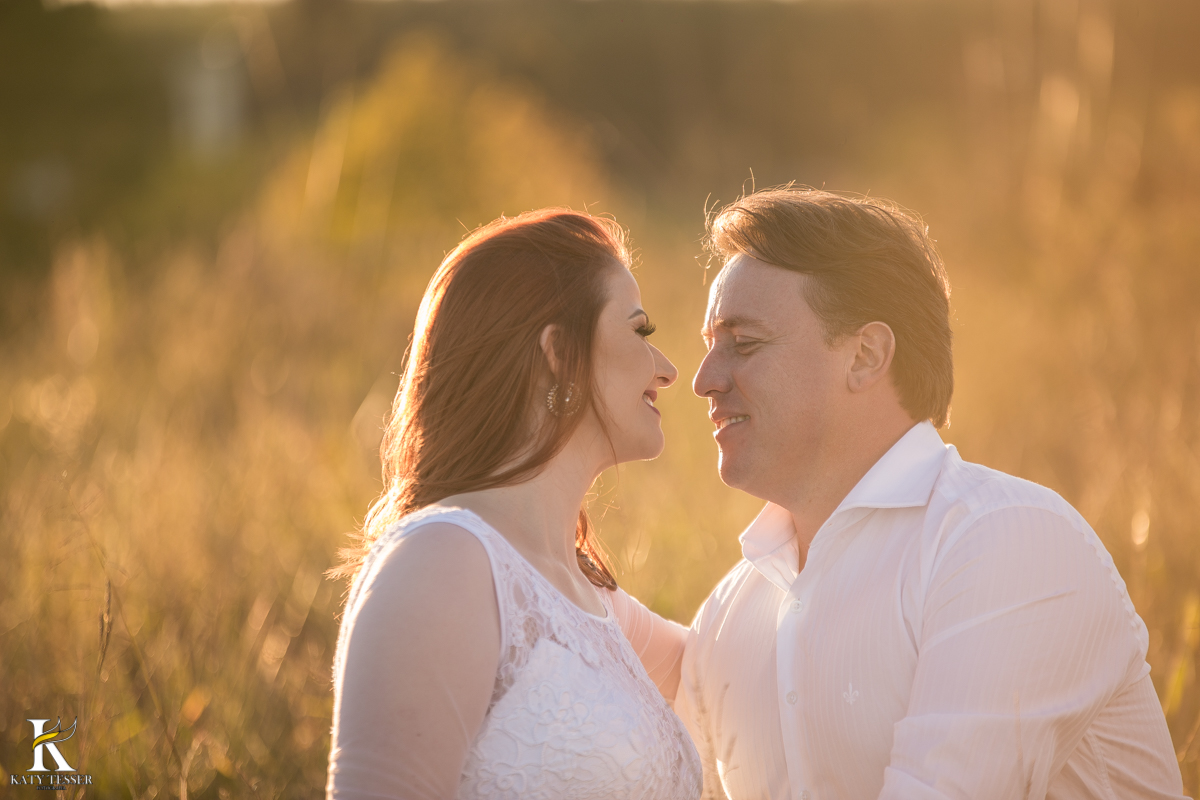 Ensaio pré casamento do casal Ilenir e Alexsandro na vinícola Vilagio Grando em Santa Catarina pela fotógrafa Katy Tesser