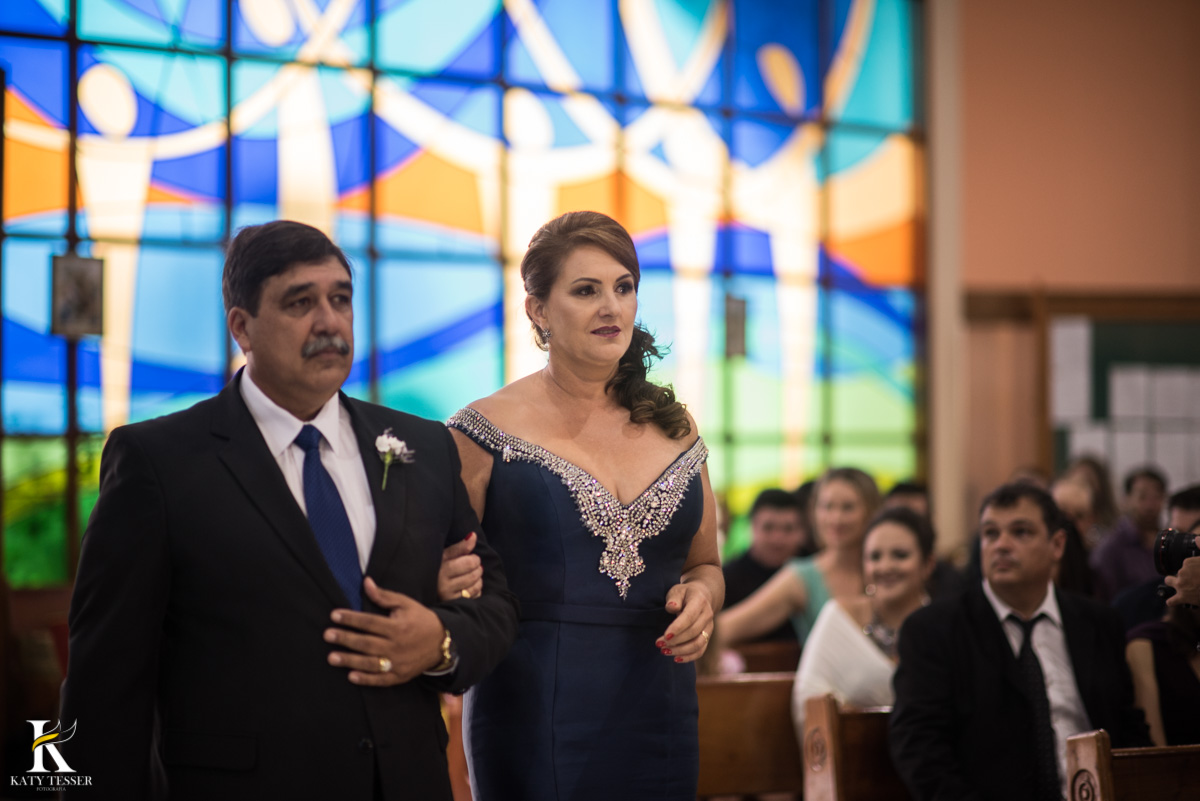 Casamento de vanuelli e Jean aconteceu em quedas do Iguaçu, paraná registrado pela fotógrafo Katy Tesser, a cerimonia aconteceu na igreja matriz