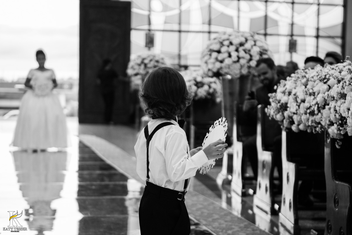 Casamento de vanuelli e Jean aconteceu em quedas do Iguaçu, paraná registrado pela fotógrafo Katy Tesser, a cerimonia aconteceu na igreja matriz