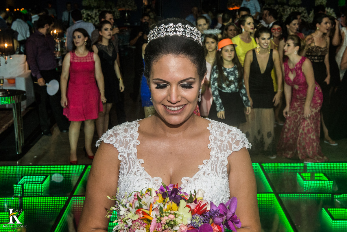 Casamento de vanuelli e Jean aconteceu em quedas do Iguaçu, paraná registrado pela fotógrafo Katy Tesser, a noiva jogou o buque para as mulheres